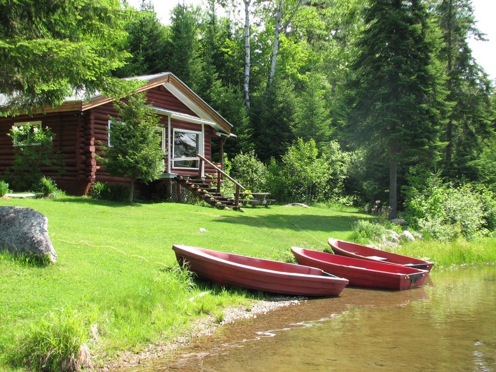 Kan-A-Mouche Pourvoirie Auberge Et Chalets Saint-Michel Zewnętrze zdjęcie