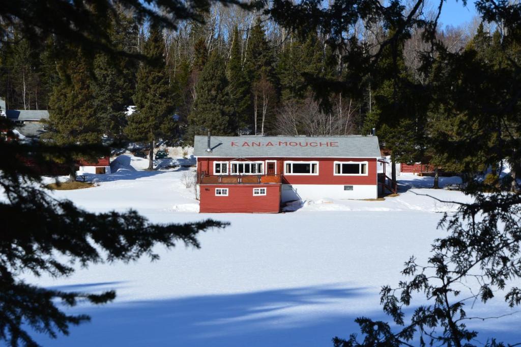 Kan-A-Mouche Pourvoirie Auberge Et Chalets Saint-Michel Zewnętrze zdjęcie