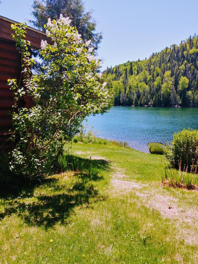 Kan-A-Mouche Pourvoirie Auberge Et Chalets Saint-Michel Zewnętrze zdjęcie