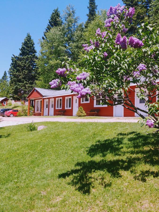 Kan-A-Mouche Pourvoirie Auberge Et Chalets Saint-Michel Zewnętrze zdjęcie