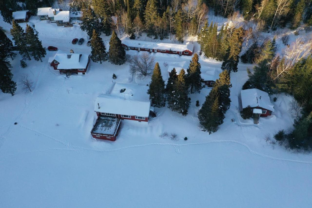 Kan-A-Mouche Pourvoirie Auberge Et Chalets Saint-Michel Zewnętrze zdjęcie